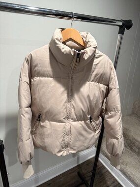 Beige Cropped Puffer Jacket Size M Neutral Zip Up Winter Coat